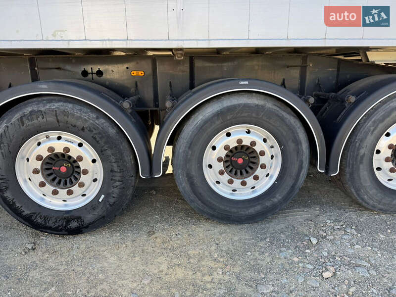 Зерновоз - полуприцеп Carnehl CHKS/AH 2015 в Звягеле