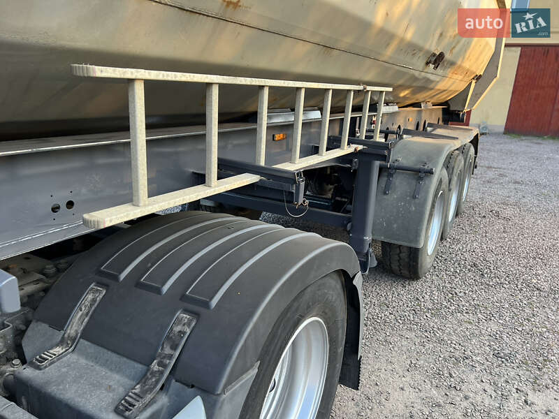 Самосвал полуприцеп Carnehl Hardox 2010 в Луцке фото 18 Самосвал полуприцеп Carnehl Hardox 2010 в Луцке