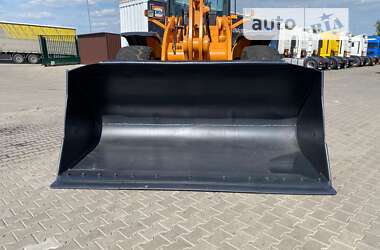 Фронтальный погрузчик Case Construction 821E 2008 в 