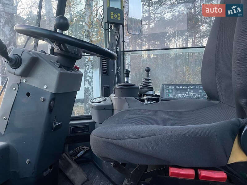 Фронтальный погрузчик Case IH 821 2000 в Барановке