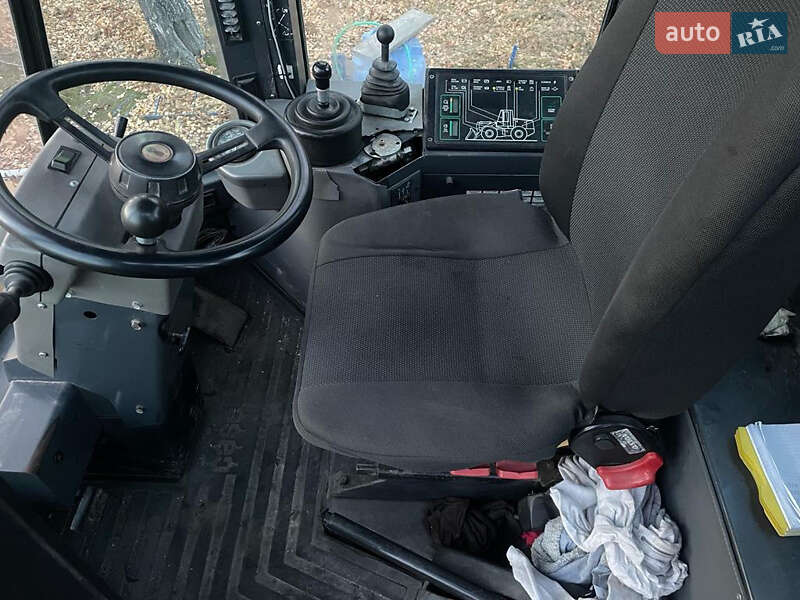 Фронтальный погрузчик Case IH 821 2000 в Барановке