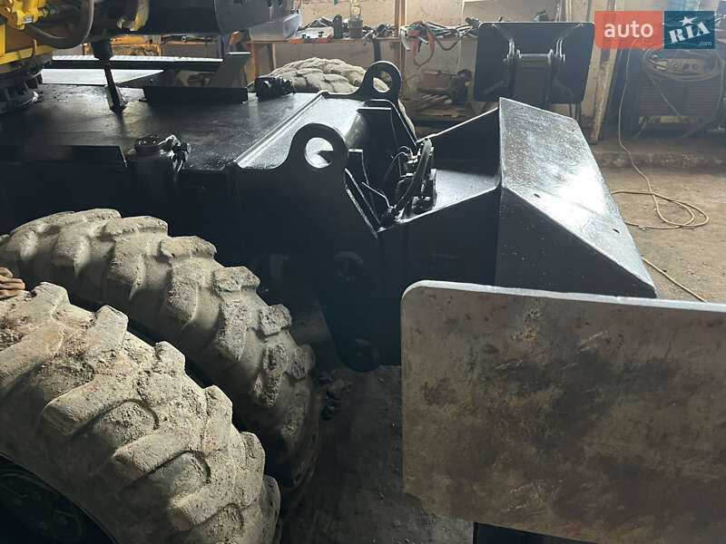 Колесный экскаватор Caterpillar 315 2001 в Косове