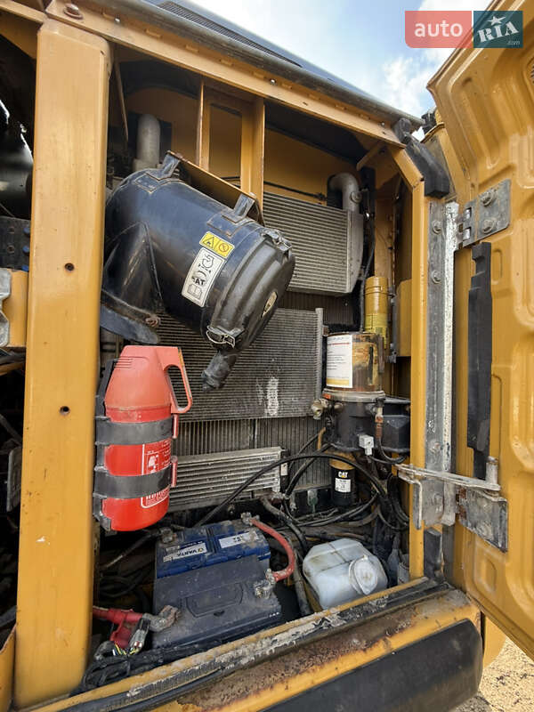 Гусеничный экскаватор Caterpillar 320 2014 в Одессе