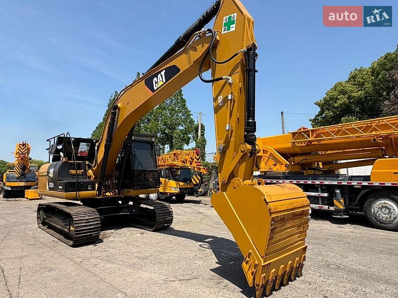 Гусеничный экскаватор Caterpillar 320 2019 в Ровно