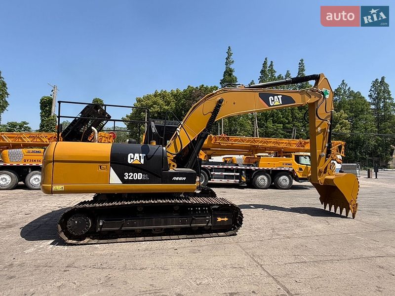 Гусеничный экскаватор Caterpillar 320 2019 в Ровно