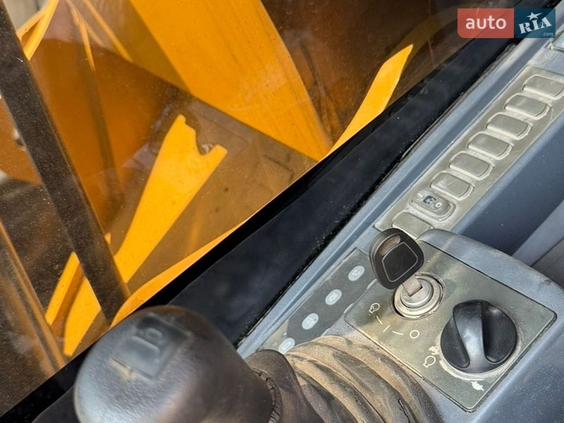Гусеничный экскаватор Caterpillar 320 2019 в Ровно