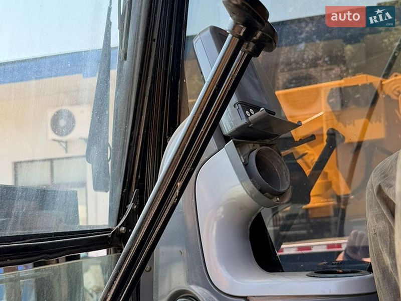 Гусеничный экскаватор Caterpillar 320 2019 в Ровно