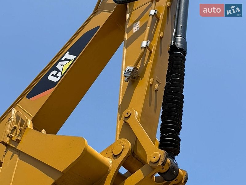 Гусеничный экскаватор Caterpillar 320 2019 в Ровно