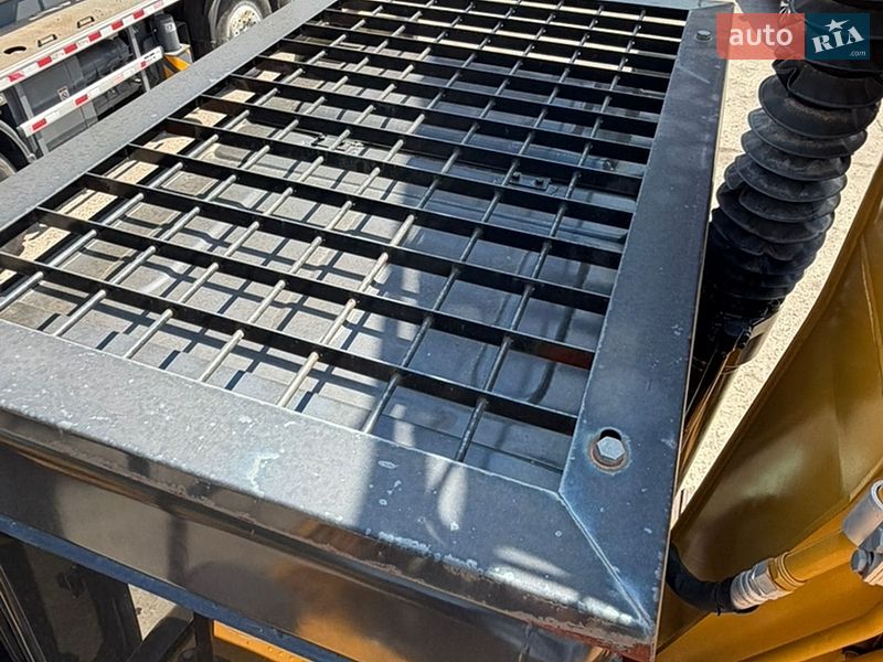 Гусеничный экскаватор Caterpillar 320 2019 в Ровно
