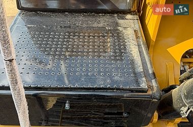 Гусеничный экскаватор Caterpillar 320 2016 в Ровно