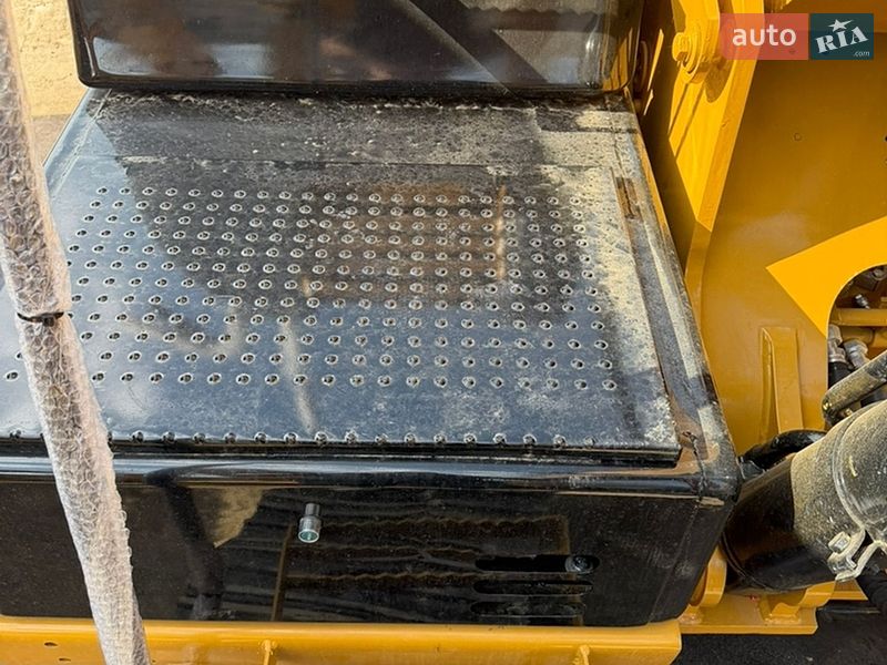 Гусеничный экскаватор Caterpillar 320 2016 в Ровно