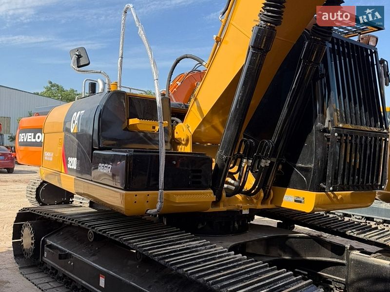 Гусеничный экскаватор Caterpillar 320 2016 в Ровно