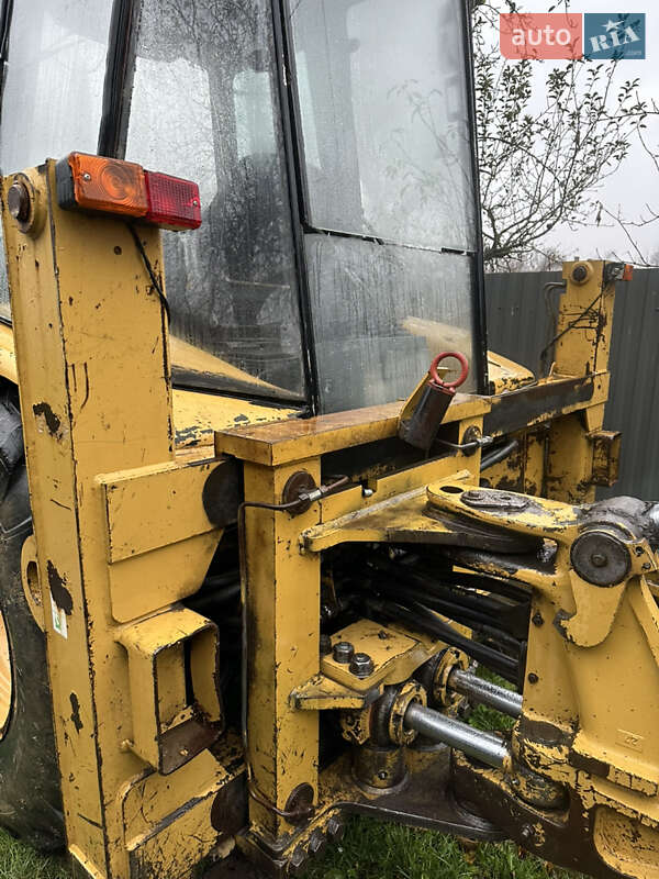 Екскаватор навантажувач Caterpillar 428 1999 в Чернівцях