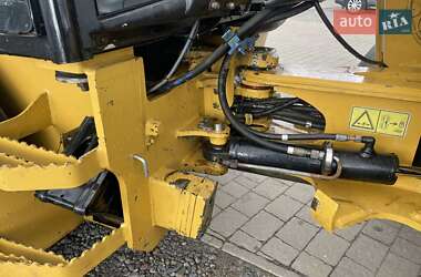 Фронтальный погрузчик Caterpillar 908 2011 в 