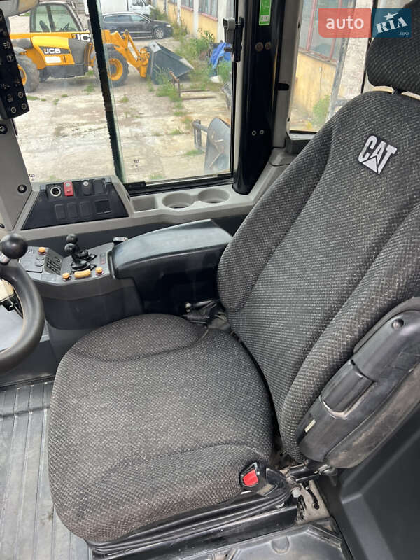 Фронтальні навантажувачі Caterpillar 966 2018 в Чернігові