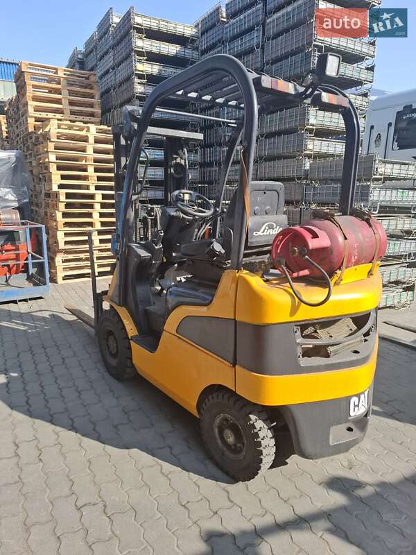 Вилочный погрузчик Caterpillar CAT 2005 в Золочеве