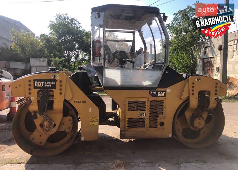 Дорожный каток Caterpillar CB 2012 в Киеве