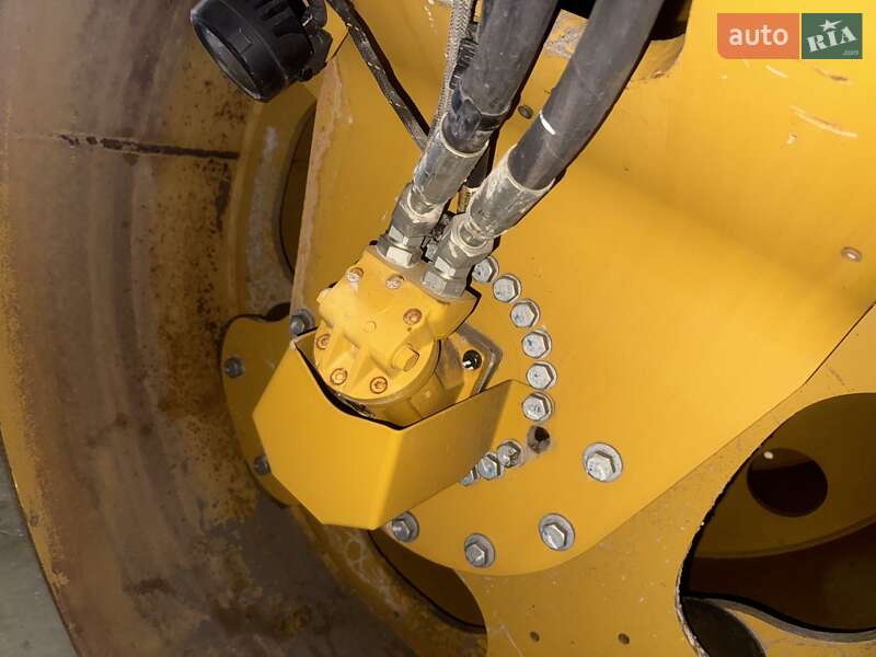 Дорожный каток Caterpillar CB 2021 в Днепре