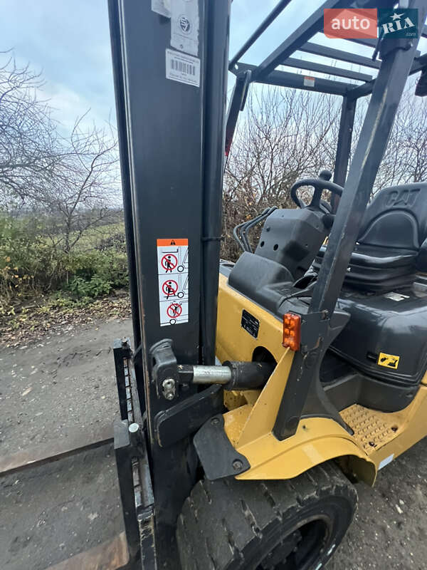 Вилочный погрузчик Caterpillar GP 2017 в Тернополе