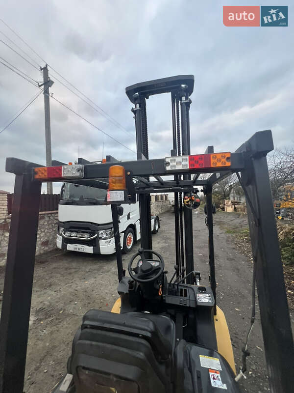 Вилочный погрузчик Caterpillar GP 2017 в Тернополе