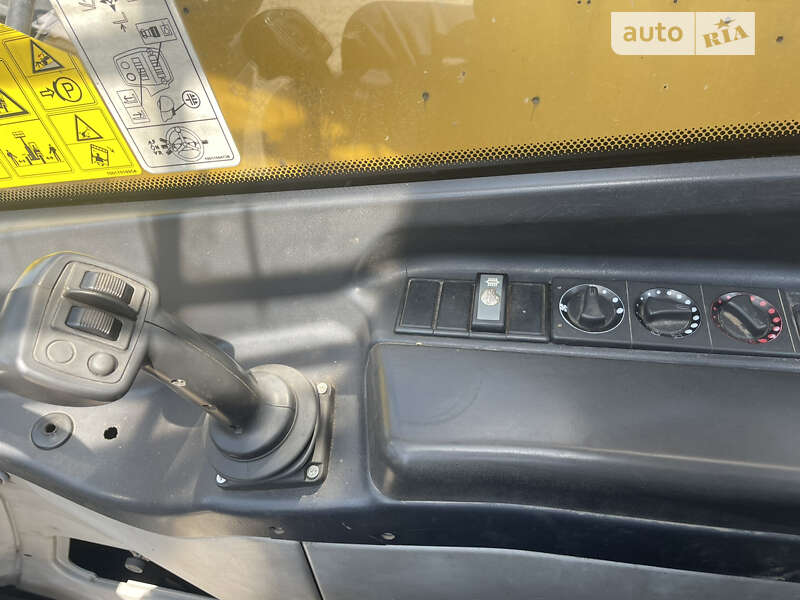 Телескопический погрузчик Caterpillar TH 414 2012 в Киеве