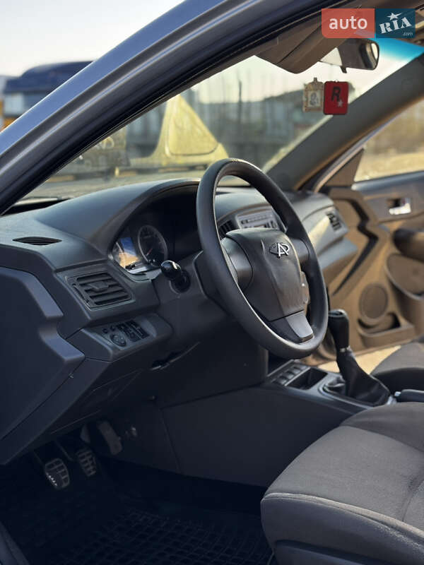 Седан Chery E5 2014 в Коростене