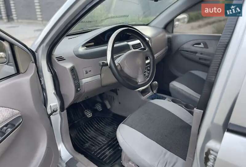 Лифтбек Chery Jaggi 2008 в Кельменцах