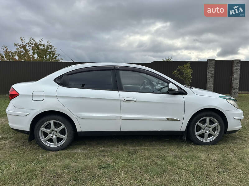 Седан Chery M11 2011 в  фото Седан Chery M11 2011 в