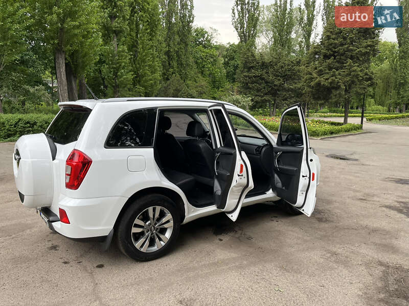 Внедорожник / Кроссовер Chery Tiggo 3 2020 в Киеве