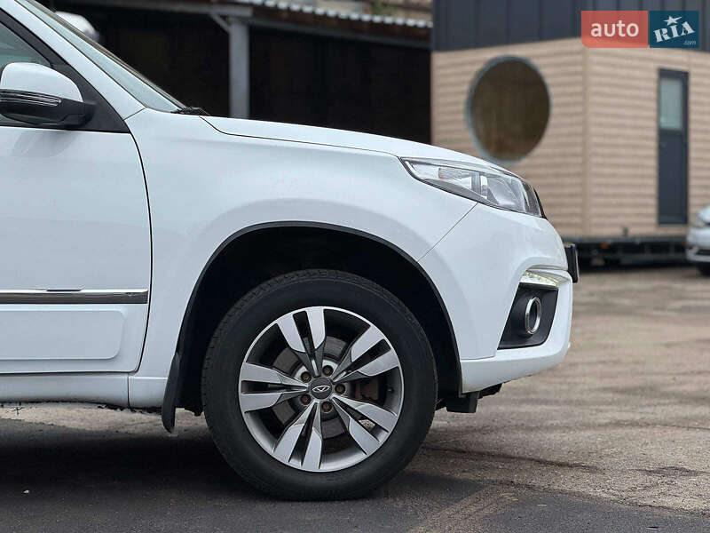 Внедорожник / Кроссовер Chery Tiggo 3 2017 в Киеве