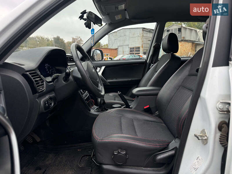 Внедорожник / Кроссовер Chery Tiggo 3 2017 в Киеве