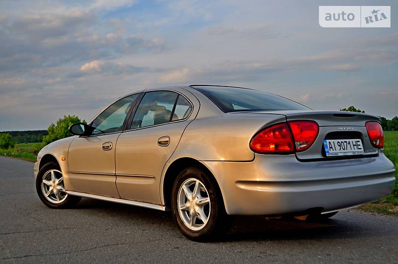 Седан Chevrolet Alero 2000 в 