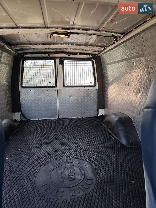 Минивэн Chevrolet Astro 1999 в Погребах