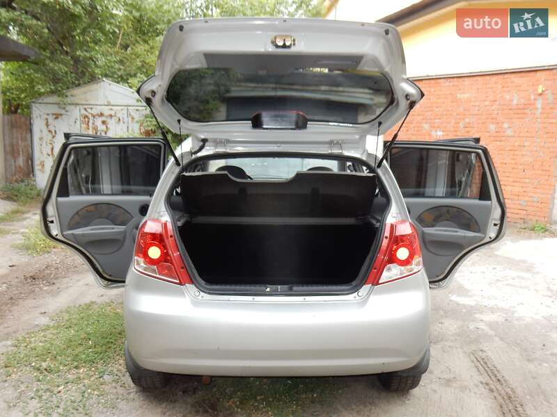 Хэтчбек Chevrolet Aveo 2005 в Днепре