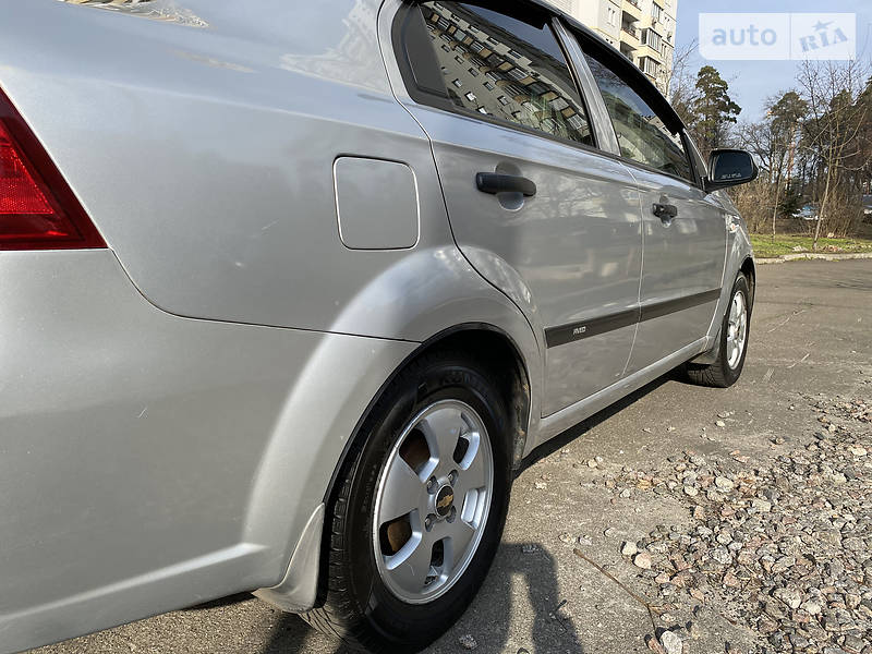 Седан Chevrolet Aveo 2006 в Киеве