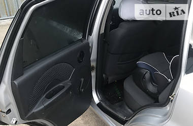 Хетчбек Chevrolet Aveo 2006 в 
