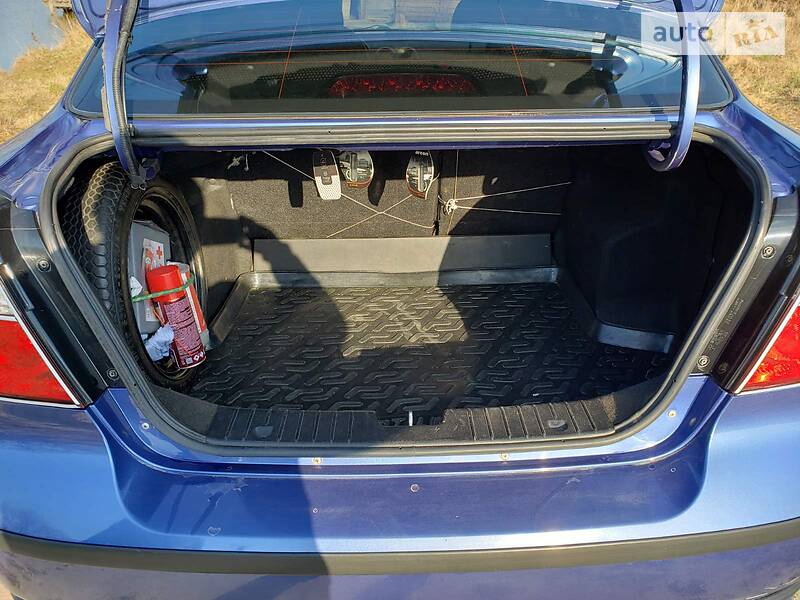 Седан Chevrolet Aveo 2008 в Бердичеві
