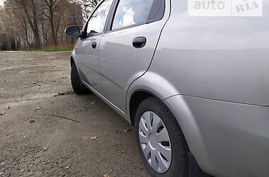 Седан Chevrolet Aveo 2005 в Днепре