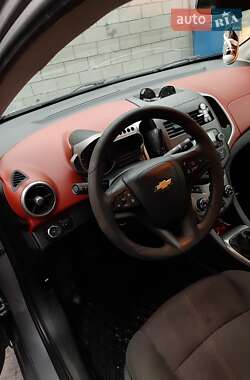 Седан Chevrolet Aveo 2011 в Києві