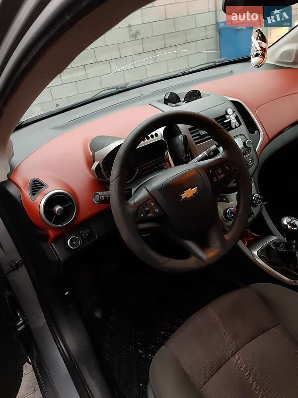 Седан Chevrolet Aveo 2011 в Києві