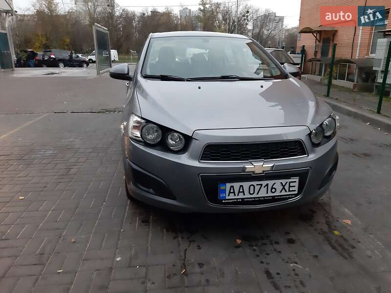 Седан Chevrolet Aveo 2011 в Києві