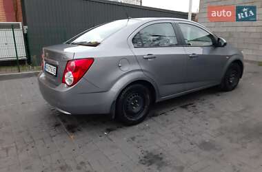 Седан Chevrolet Aveo 2011 в Києві
