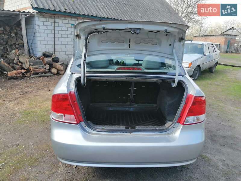 Седан Chevrolet Aveo 2005 в Новых Санжарах