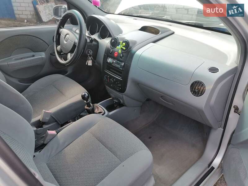 Седан Chevrolet Aveo 2005 в Новых Санжарах