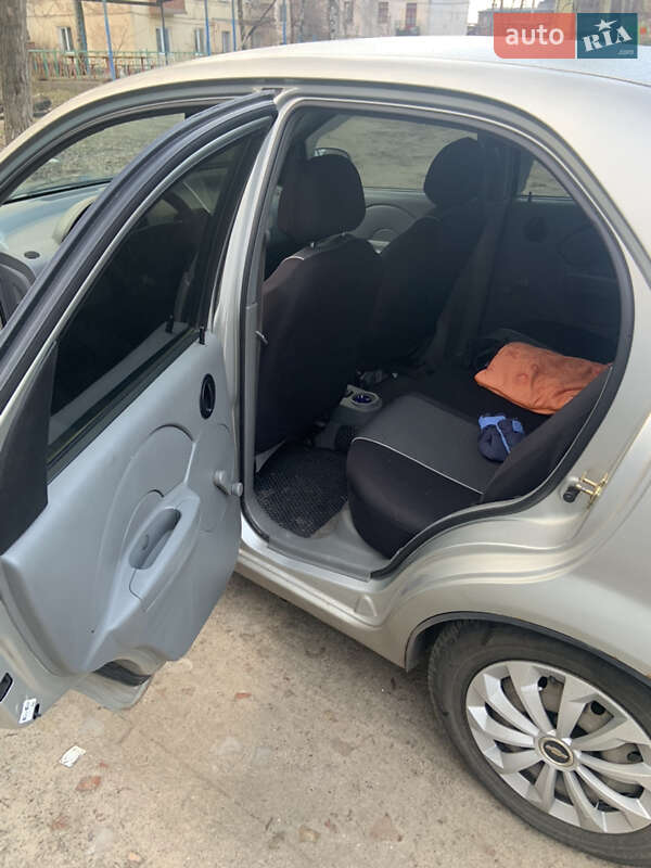 Седан Chevrolet Aveo 2005 в Днепре