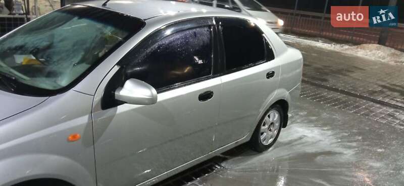 Седан Chevrolet Aveo 2004 в Дніпрі