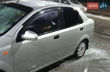 Седан Chevrolet Aveo 2004 в Днепре