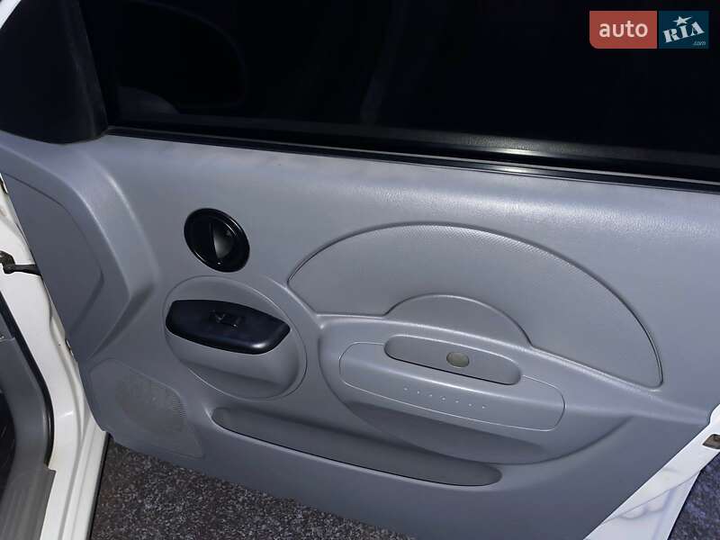 Седан Chevrolet Aveo 2005 в Кривому Розі