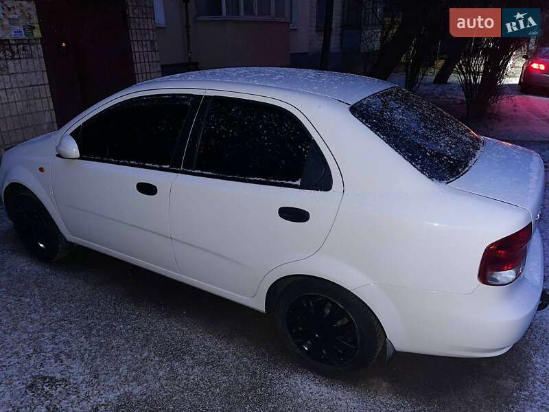 Седан Chevrolet Aveo 2005 в Кривому Розі