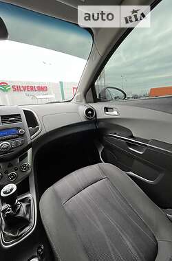 Седан Chevrolet Aveo 2012 в Хусті